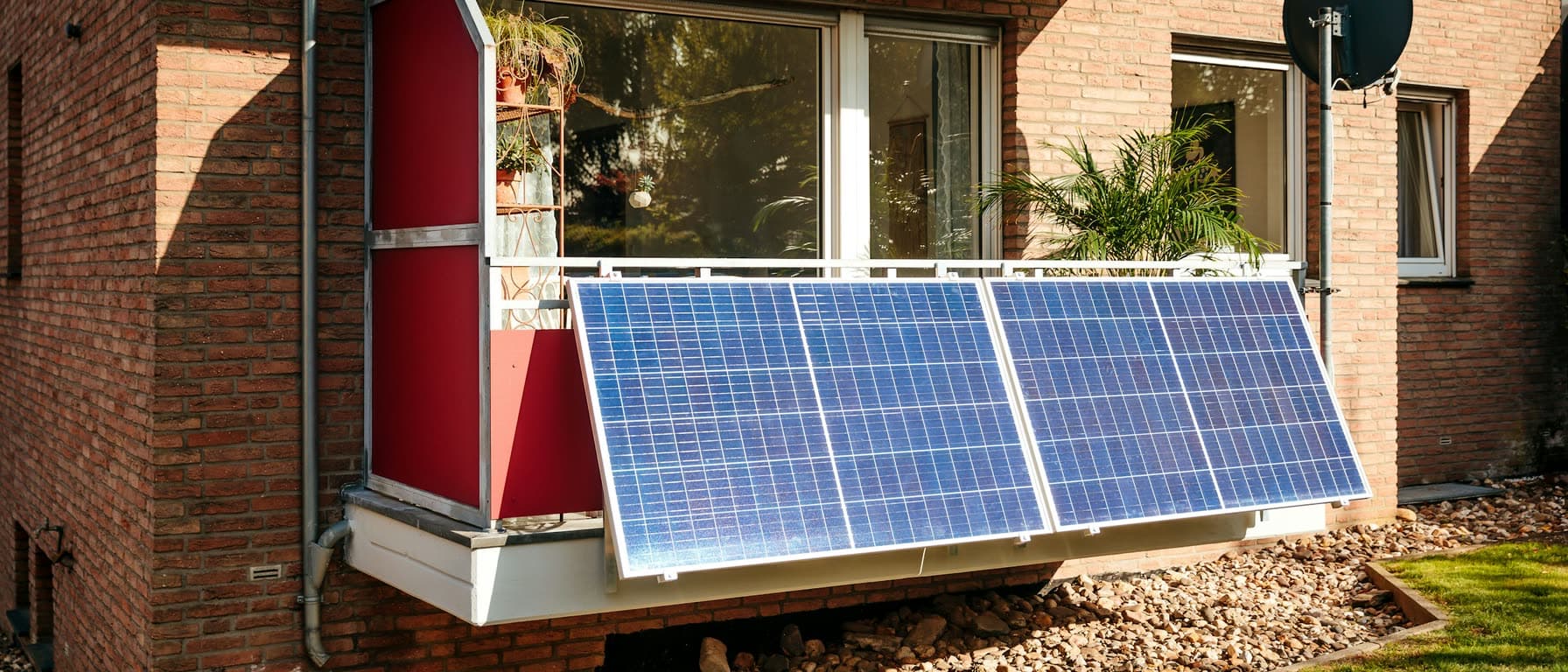 Balcony Solar and Standalone Batteries in Greece: What the New Ministerial Decision Allows (ΦΕΚ Β 5573/2026)