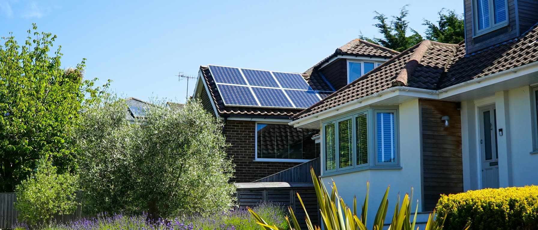 Smart Home and Solar in Greece: How Automation Raises Self-Consumption Under Net Billing